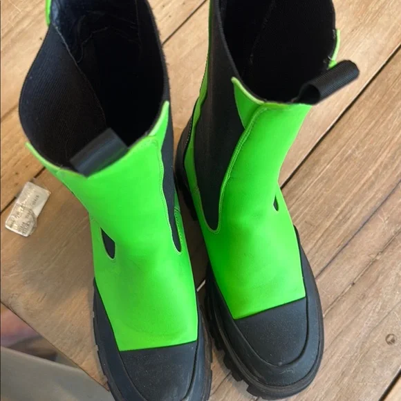 Women’s Green Chunky Chelsea Rain Boots - Picture 6 of 6
